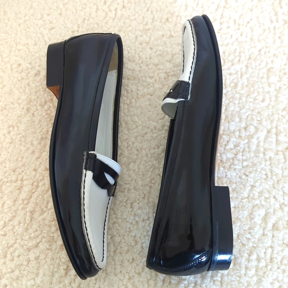 Helene Arpela (Van Cleef Arpels) Black And White Leather Loafers - Picture 4 of 8